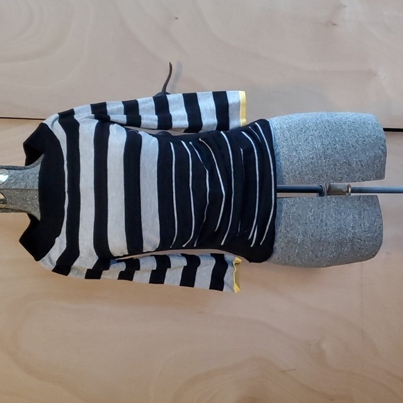 Sweater - Picture 1 of 4